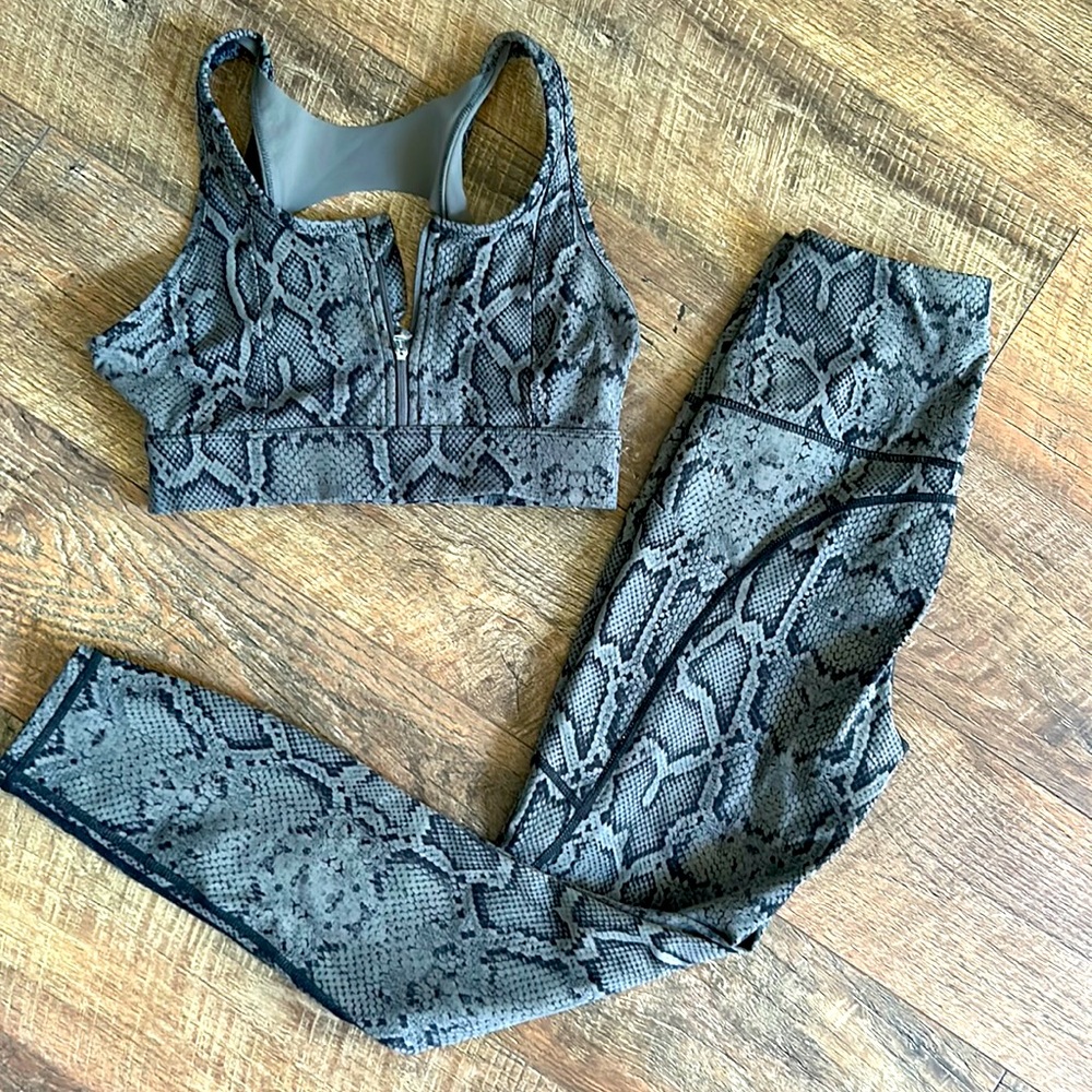 Varley snakeskin set - bra and leggings